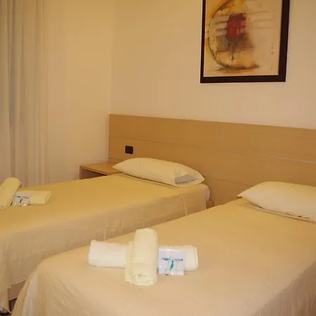 Ξενοδοχείο Lux 3*