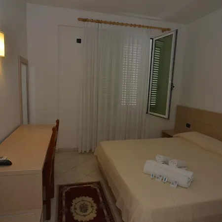 Ξενοδοχείο Lux Vlorë