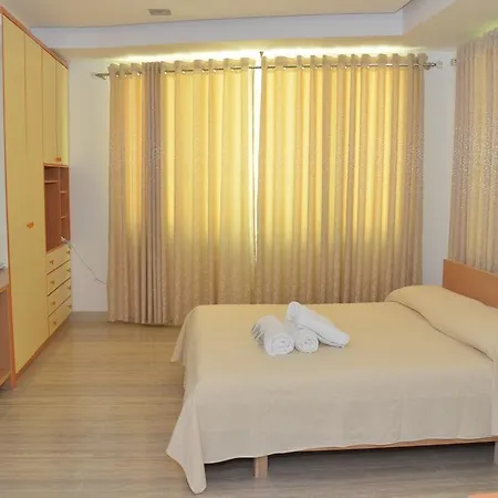 Ξενοδοχείο Lux 3*