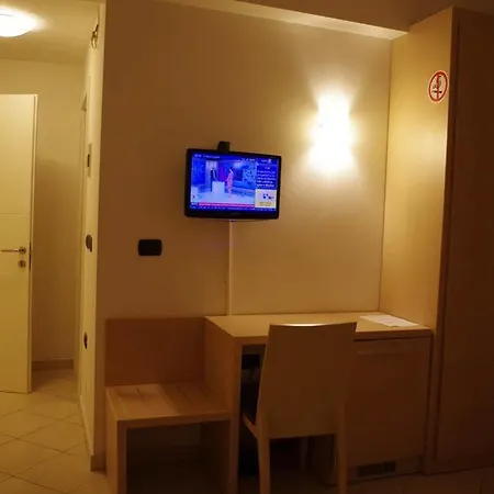 Ξενοδοχείο Lux 3*