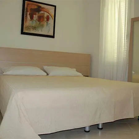 Lux Ξενοδοχείο 3*