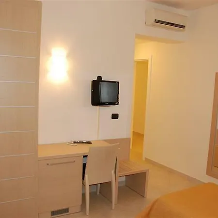 Ξενοδοχείο Lux 3*